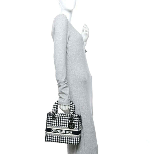 1d95b4e2c513504796a06c776b13a5b3 - NEESTRA