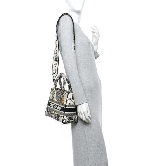 b8e5886111563b29d279c869b02c0978 - NEESTRA