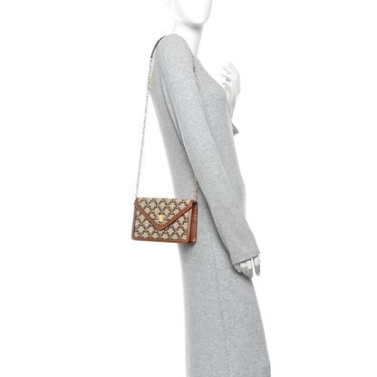 Tan Triomphe wallet on chain, raffia jacquard with brown leather trim