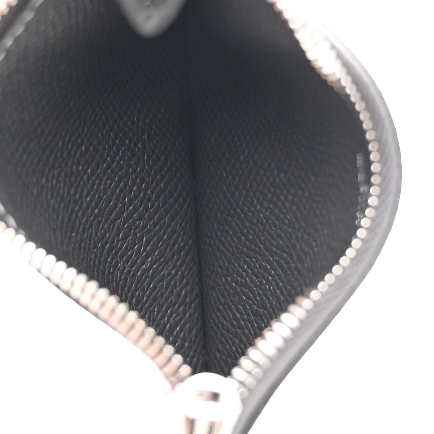 Constance slim wallet in dark textured leather, close-up of edge stitching