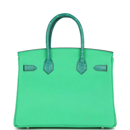 Timeless, elegant green leather tote with structured silhouette and sophisticated finish.