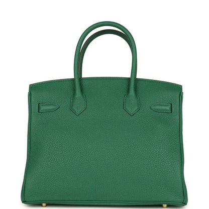 Elegant green leather tote bag with timeless, sophisticated design and structured silhouette.