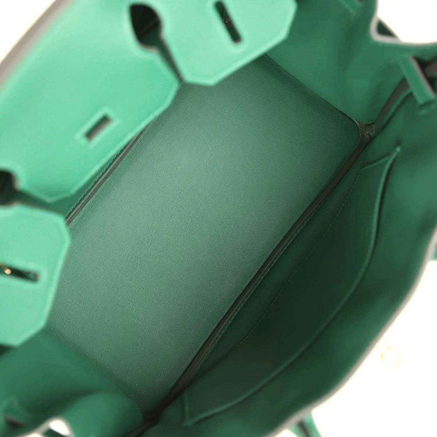 Elegant green leather tote interior, timeless and sophisticated for women
