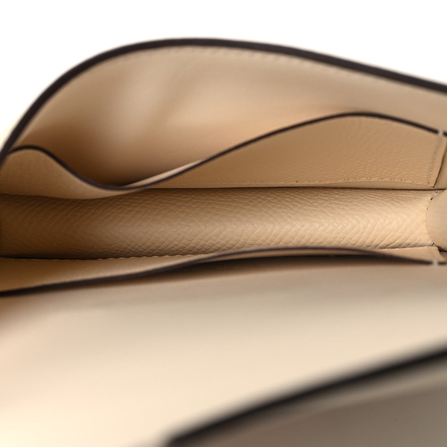 Slim Constance wallet interior in Nata textured leather, close-up