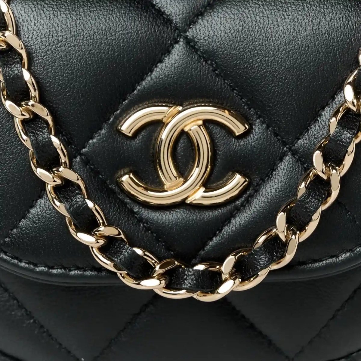 Chanel Quilted Lambskin Pearl Top Handle Clutch with Chain Black - NEESTRA