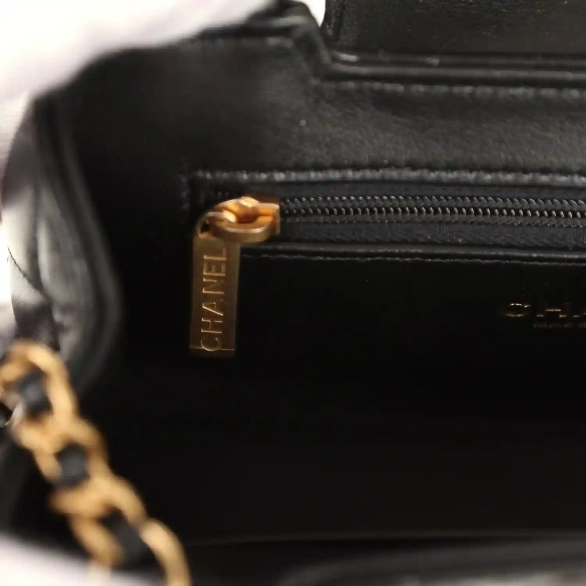 Chanel Small Kelly Shopper Bag in Black Shiny Aged Calfskin - NEESTRA