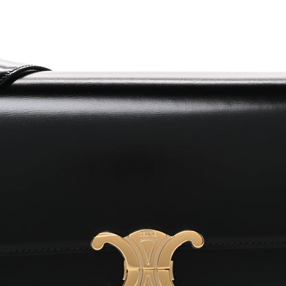 Shiny calfskin medium shoulder bag, black flap close-up with gold Triomphe logo