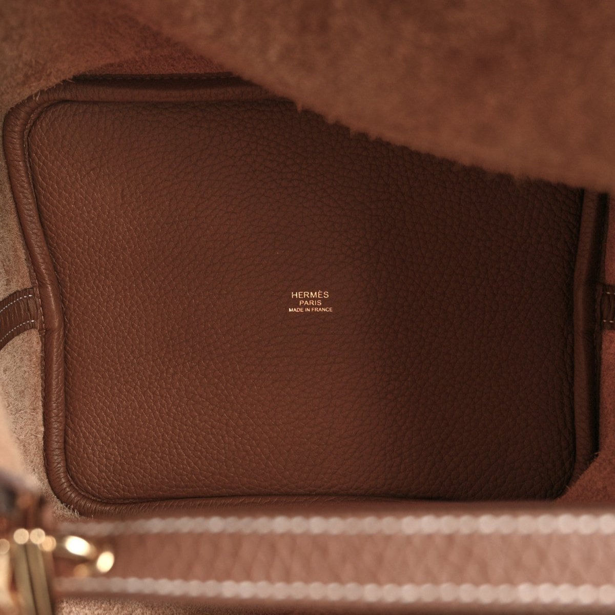 Picotin Lock 22 MM Taurillon Clemence Leather Tote Gold - NEESTRA