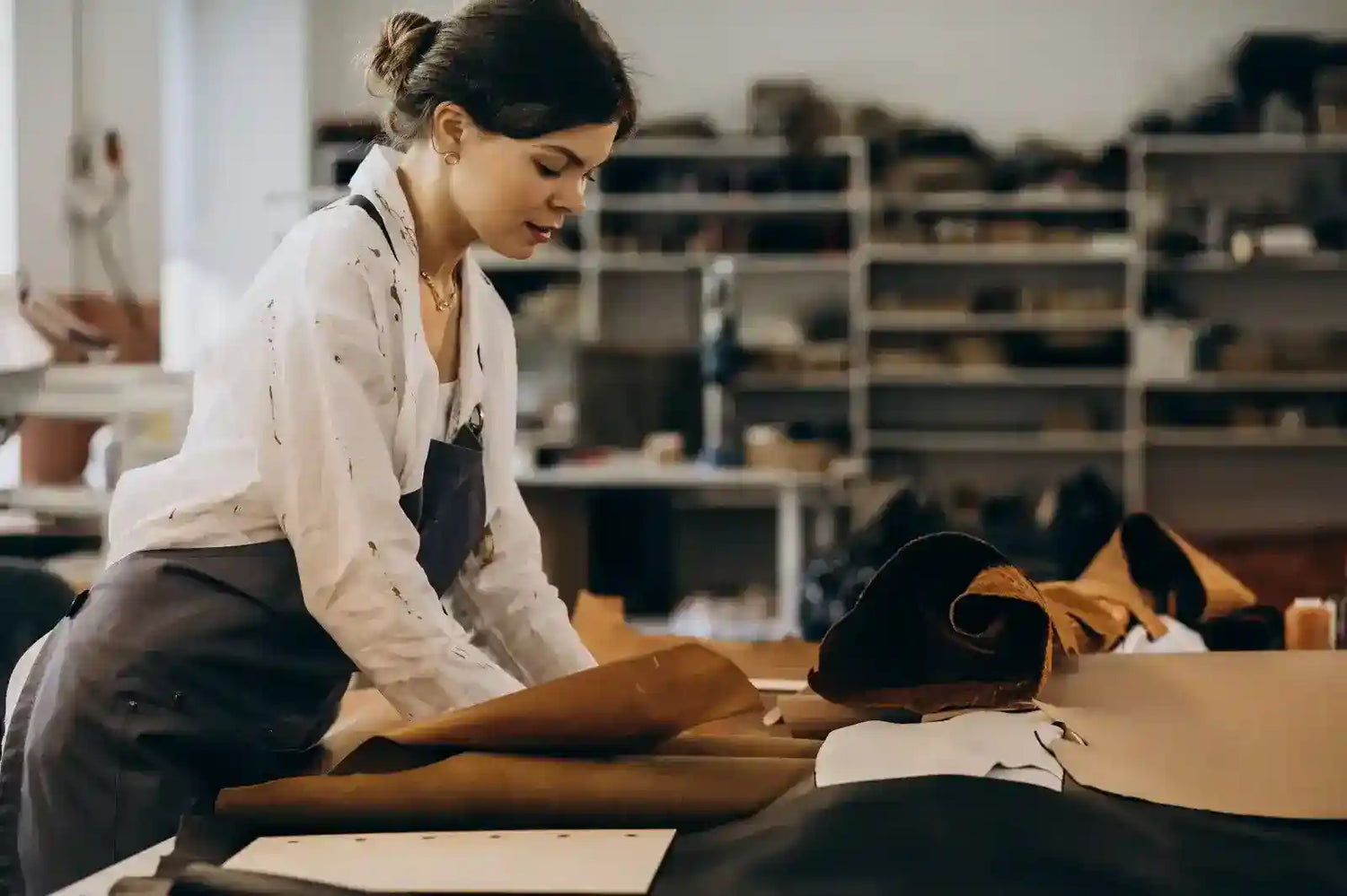 woman-tailor-working-leather-fabric - NEESTRA